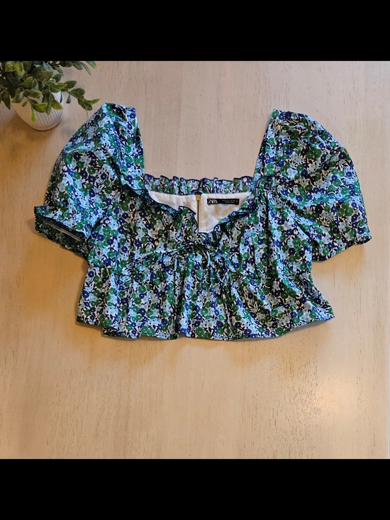 Zara Tops - ZARA Blue-Green Floral Puff Sleeve Crop Top
